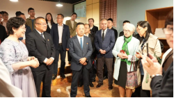 参观考察东方劲秀中医药文化产业园