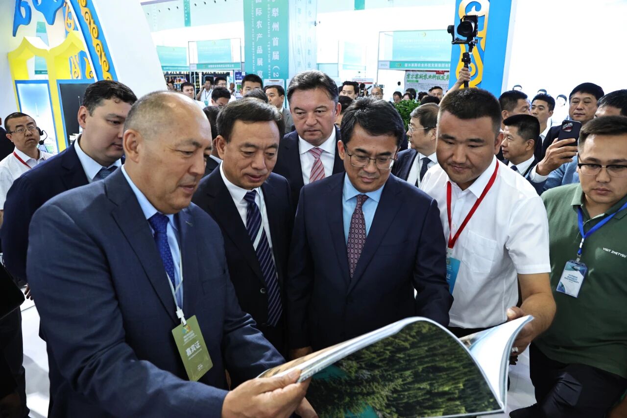 伊犁州首届（2023）国际农产品展览会盛大开幕