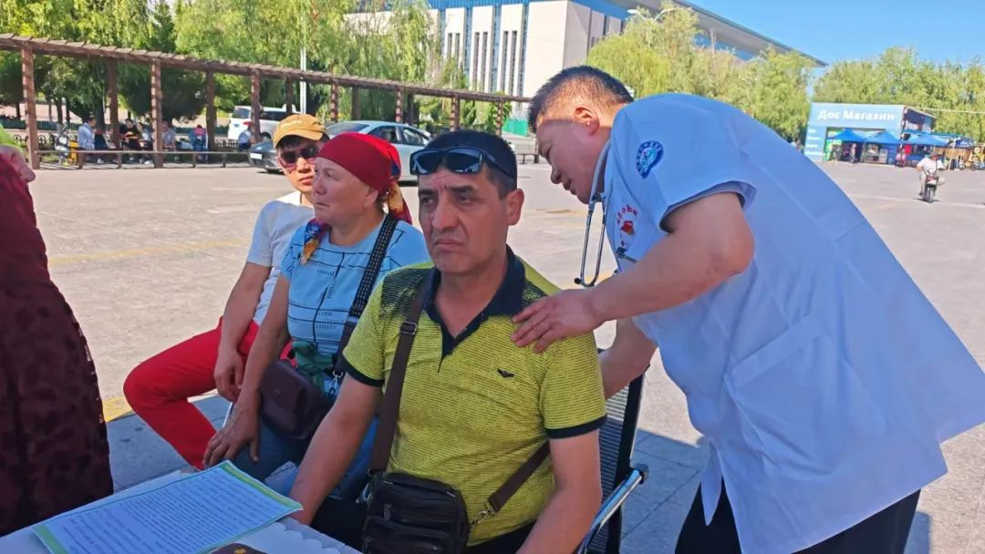 1763124805939.png 国家对外文化贸易基地(伊犁)中亚岐黄中医中心 端午“圈粉”国际患者.png